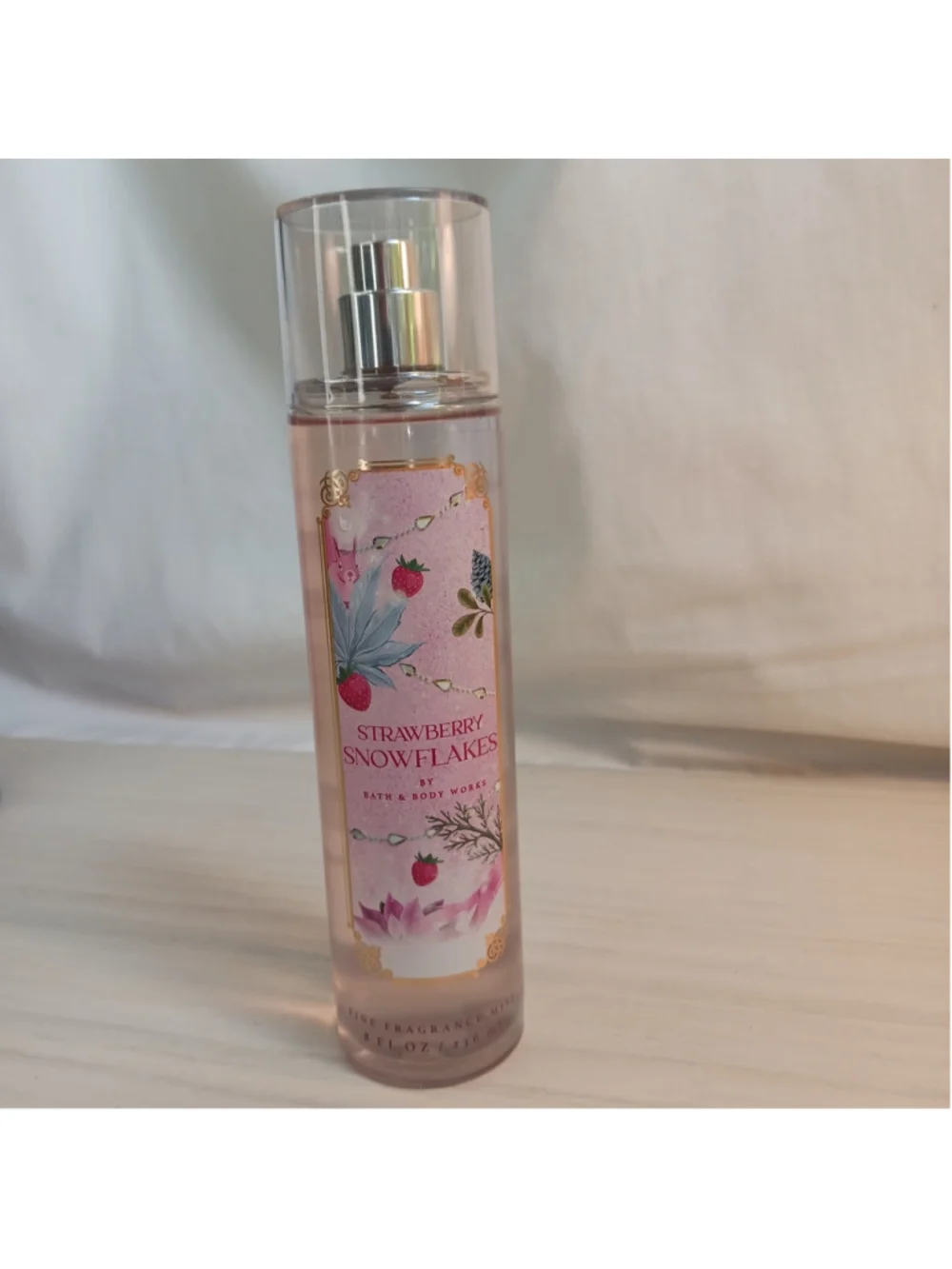 BATH & BODY WORKS STRAWBERRY SNOWFLAKES FRAGRANCE BODY MIST SPRAY 8 FL OZ